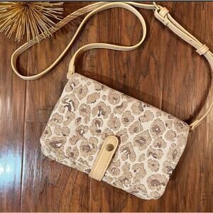 Carlin Leopard Crossbody
Visit >
Bag | Anthropologie